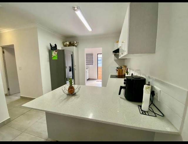 3 BEDROOM HOUSE FOR SALE IN THATCHFIELD